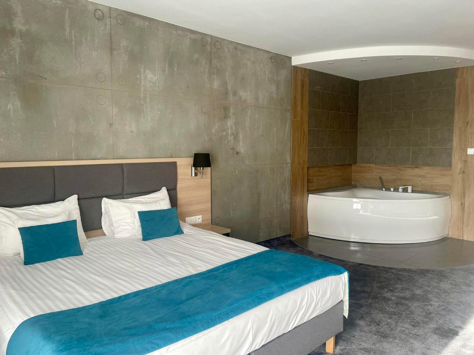 Czarny Staw Hotel Aleksandrów Łódzki Kültér fotó