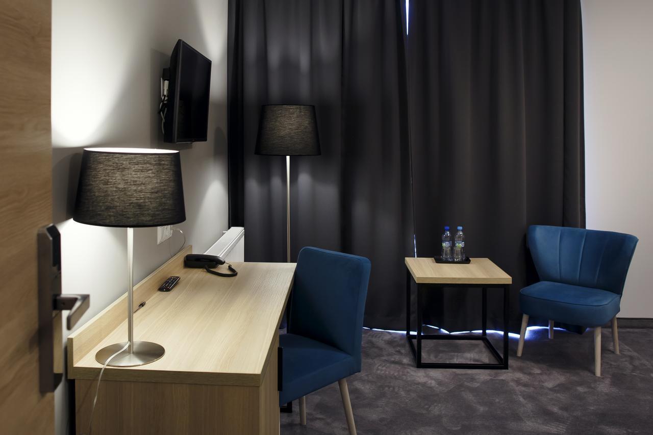Czarny Staw Hotel Aleksandrów Łódzki Kültér fotó