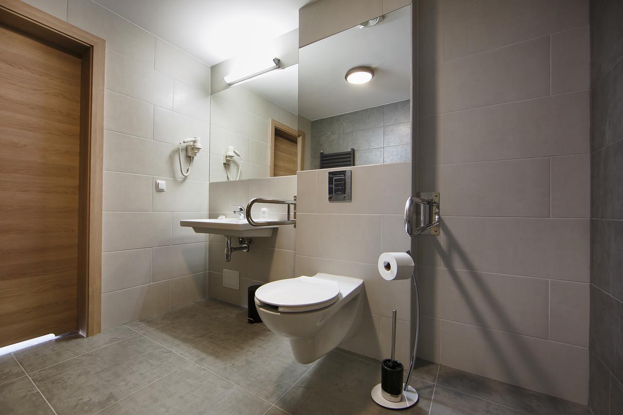 Czarny Staw Hotel Aleksandrów Łódzki Kültér fotó