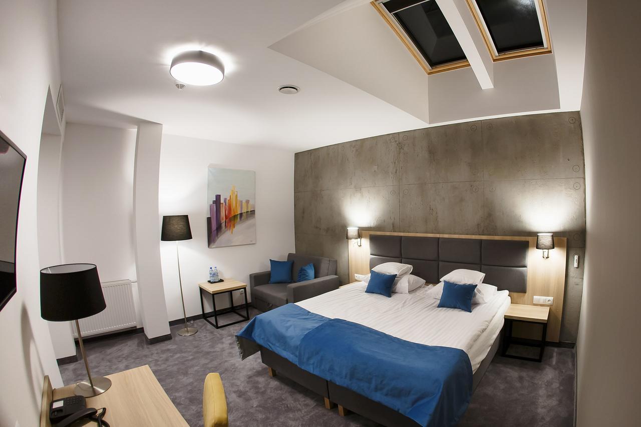 Czarny Staw Hotel Aleksandrów Łódzki Kültér fotó