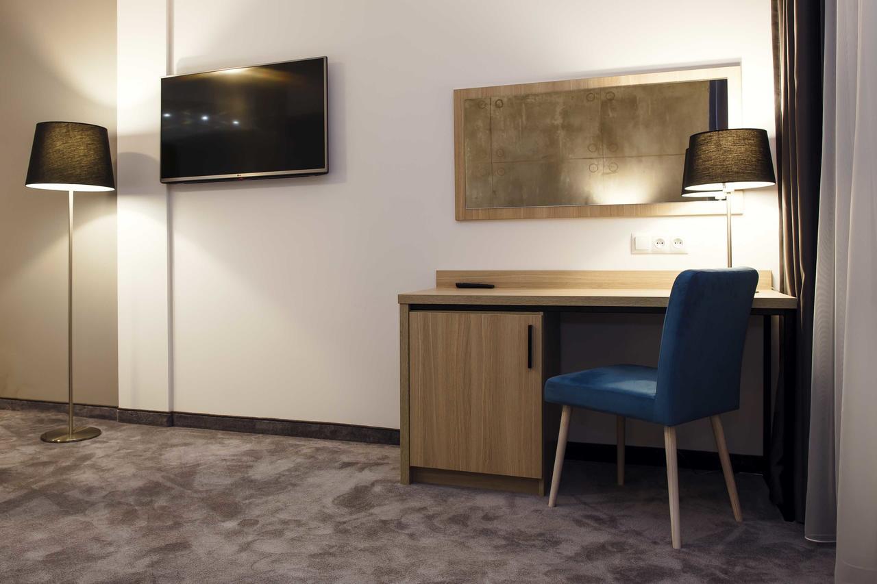 Czarny Staw Hotel Aleksandrów Łódzki Kültér fotó