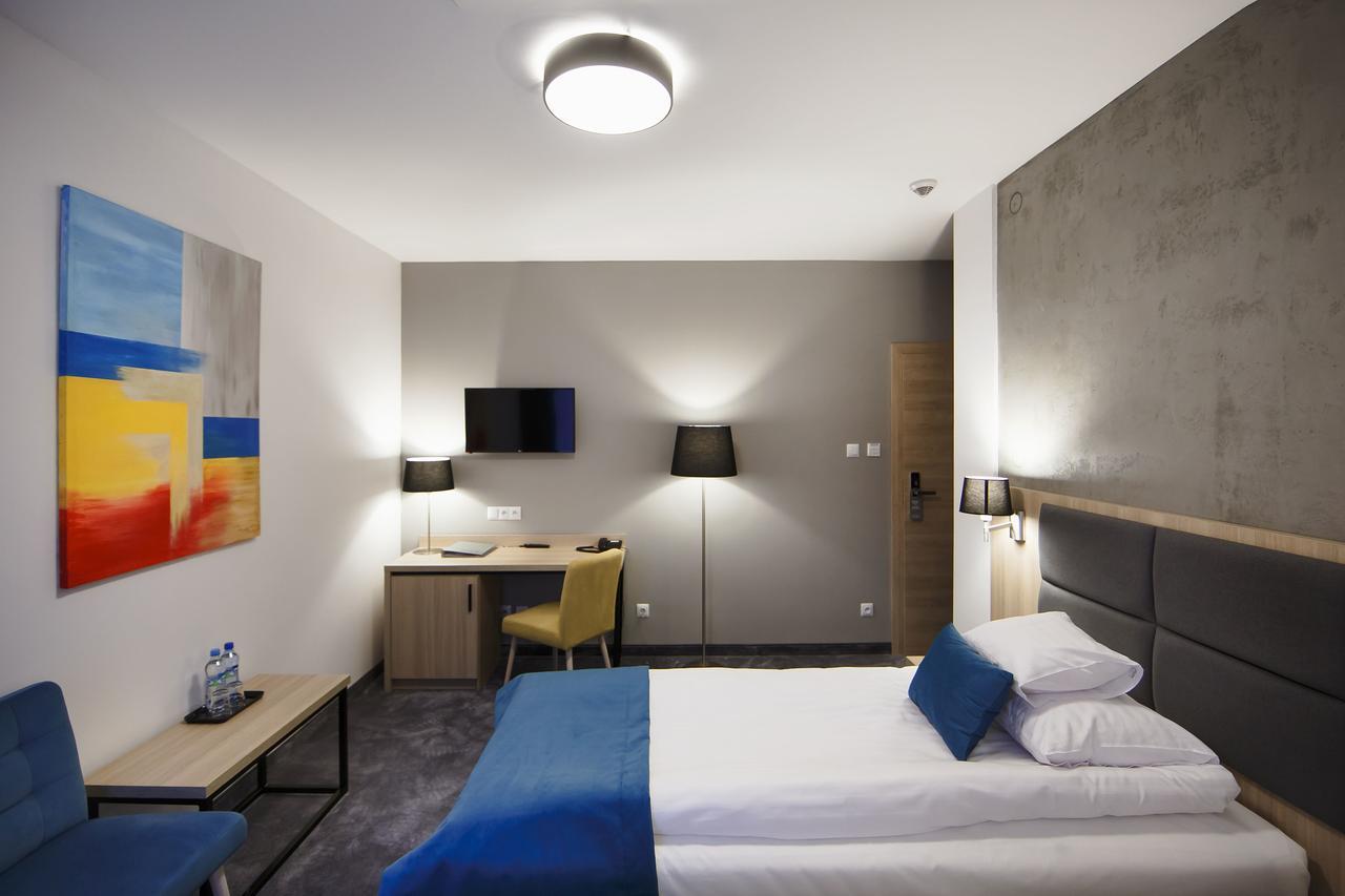 Czarny Staw Hotel Aleksandrów Łódzki Kültér fotó