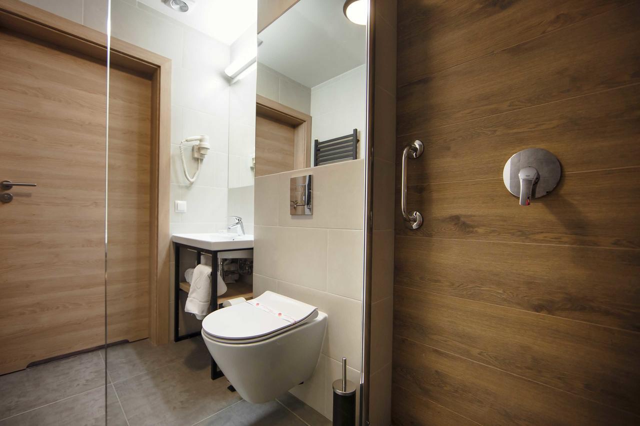 Czarny Staw Hotel Aleksandrów Łódzki Kültér fotó