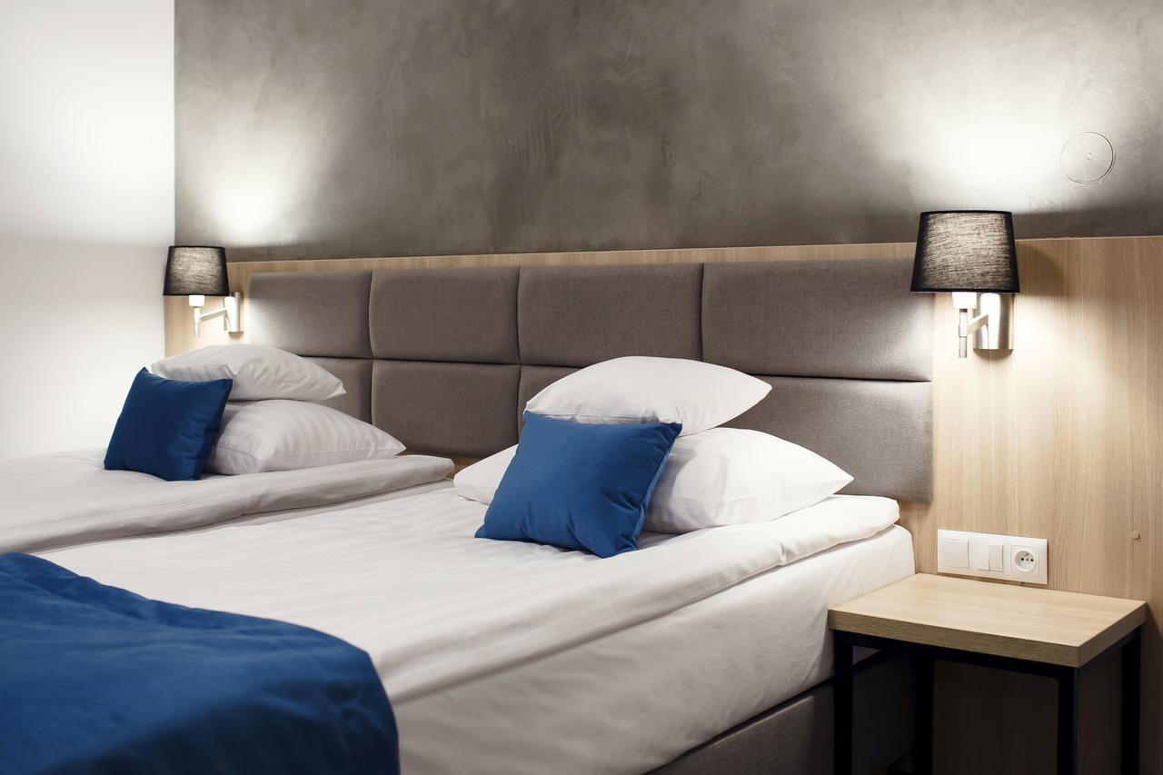 Czarny Staw Hotel Aleksandrów Łódzki Kültér fotó
