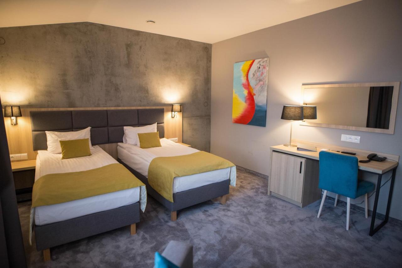 Czarny Staw Hotel Aleksandrów Łódzki Kültér fotó